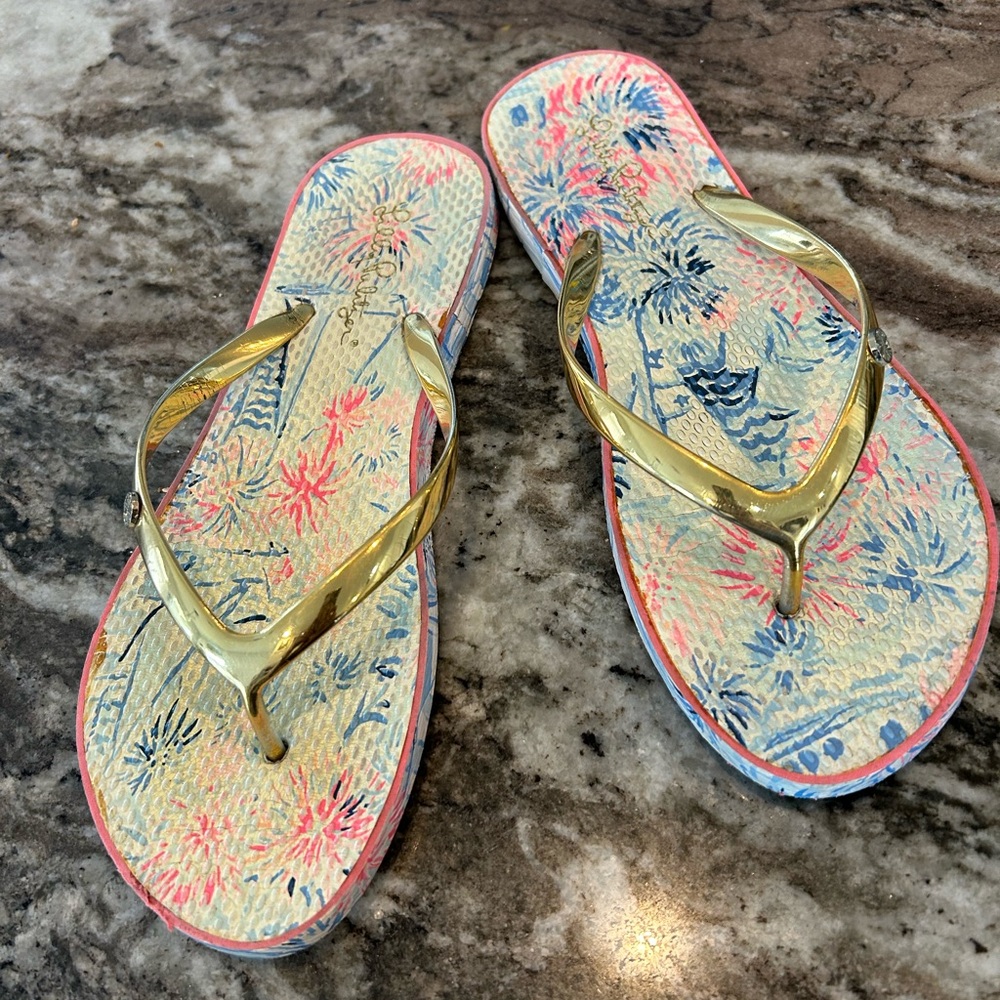 Lilly Pulitzer Gold Strap Flip flops no size tag 9.5? Have wear